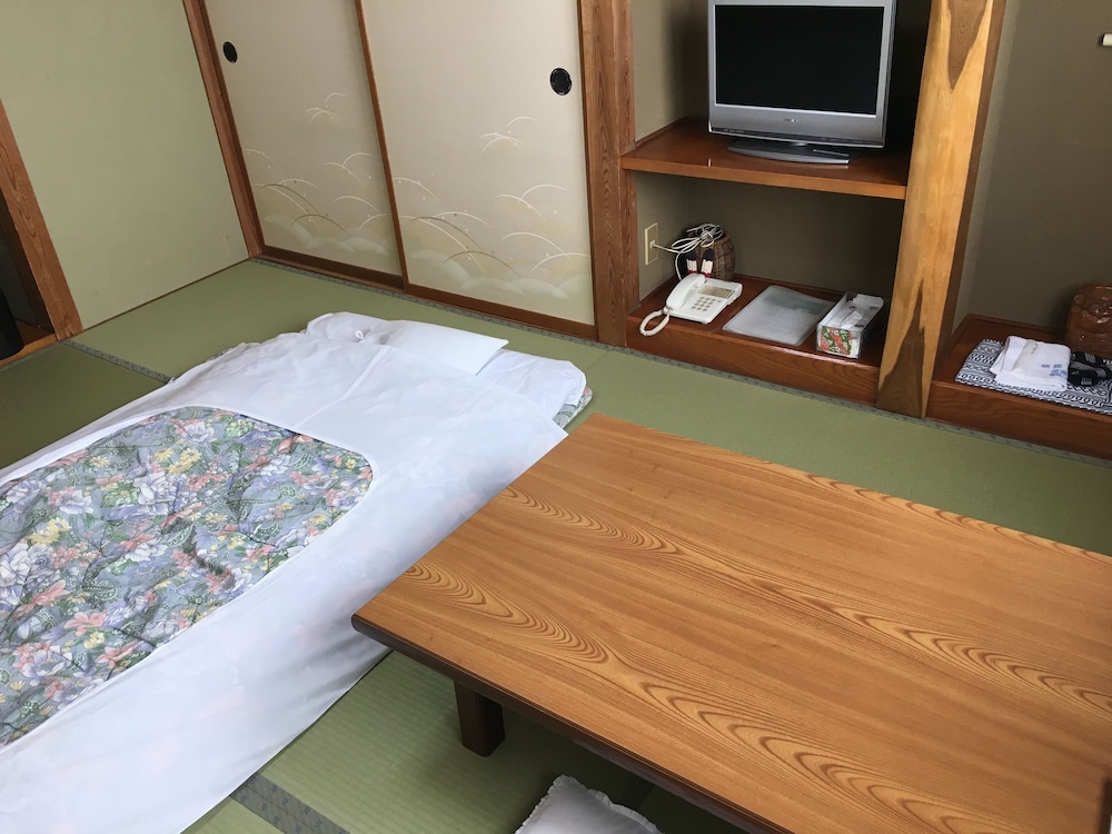 和室 8畳間 禁煙 客室1 | 七倉荘旅館