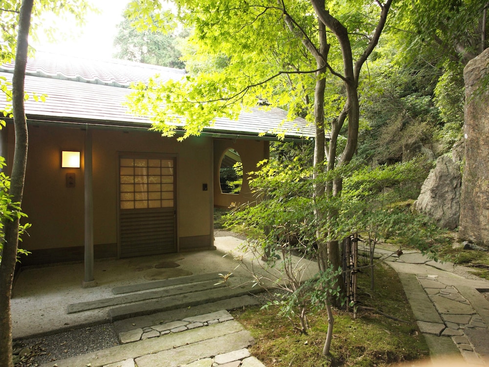 グランド ヴィラ 2 ベッドルーム コートヤードビュー 別館 客室3 | 旅亭 半水盧