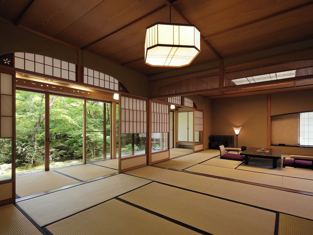 グランド ヴィラ 2 ベッドルーム コートヤードビュー 別館 客室10 | 旅亭 半水盧