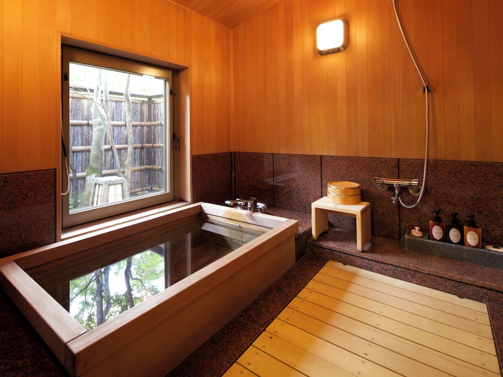 グランド ヴィラ 2 ベッドルーム コートヤードビュー 別館 バスルーム0 | 旅亭 半水盧