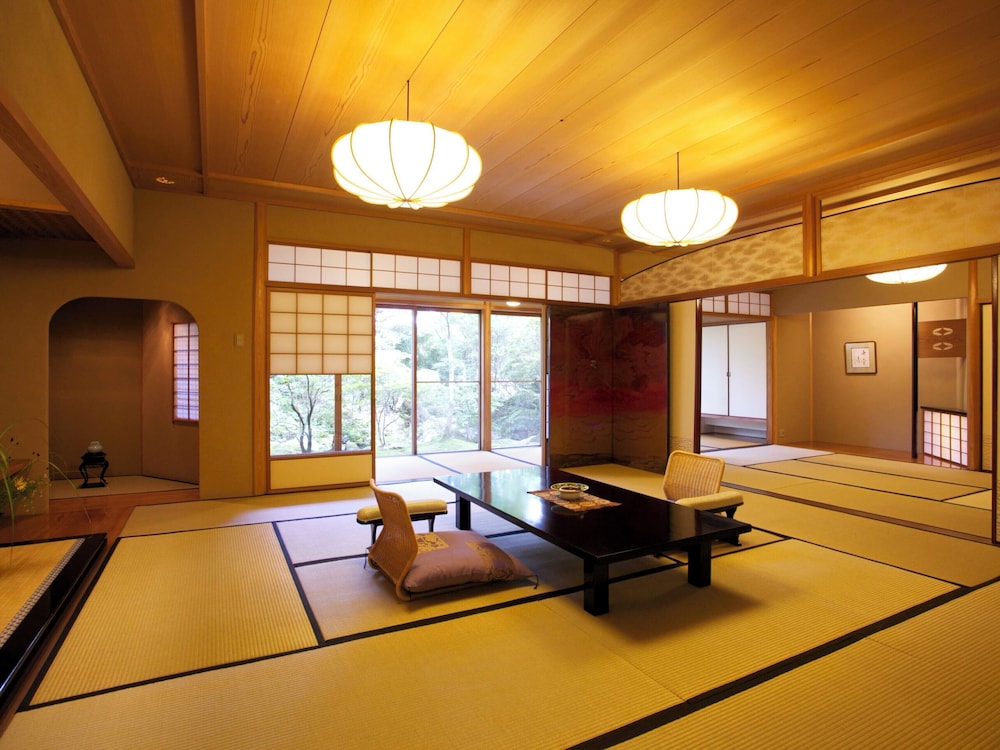 グランド ヴィラ 2 ベッドルーム コートヤードビュー 別館 客室11 | 旅亭 半水盧