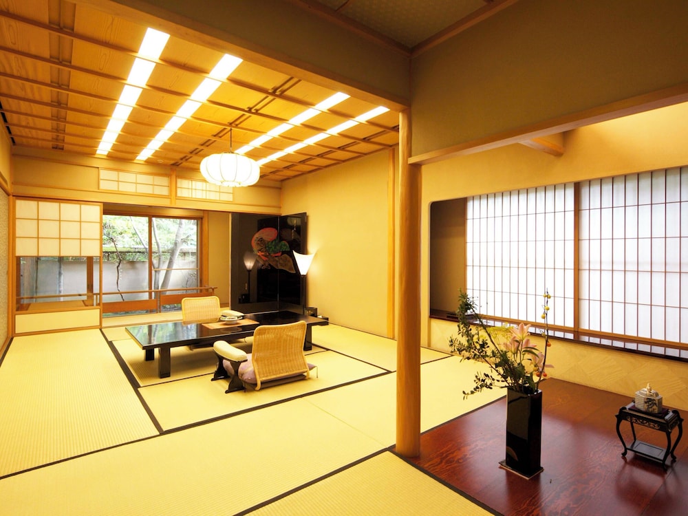 グランド ヴィラ 2 ベッドルーム コートヤードビュー 別館 客室7 | 旅亭 半水盧