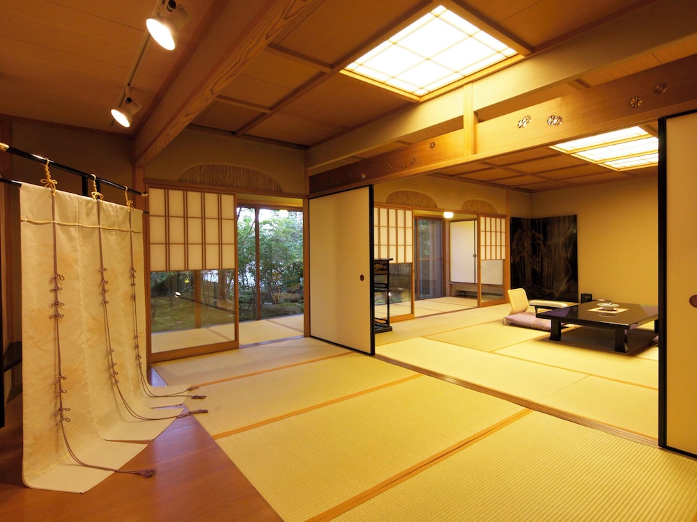 グランド ヴィラ 2 ベッドルーム コートヤードビュー 別館 客室6 | 旅亭 半水盧