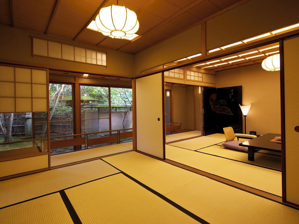 グランド ヴィラ 2 ベッドルーム コートヤードビュー 別館 客室5 | 旅亭 半水盧