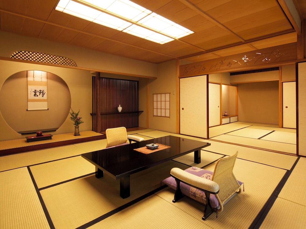 グランド ヴィラ 2 ベッドルーム コートヤードビュー 別館 客室4 | 旅亭 半水盧