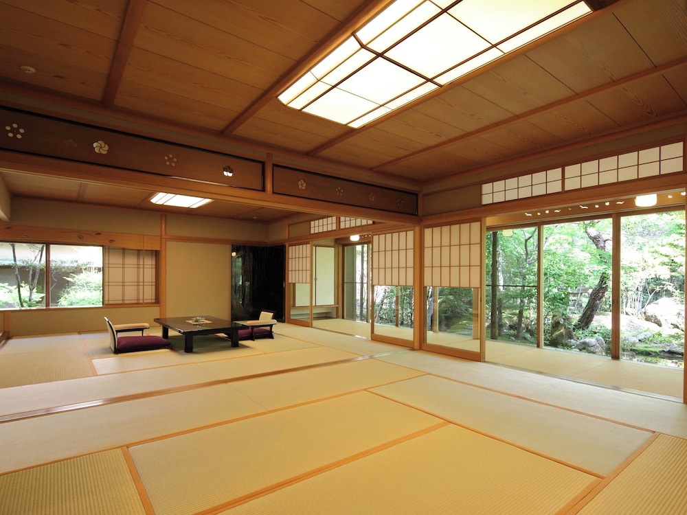 グランド ヴィラ 2 ベッドルーム コートヤードビュー 別館 | 旅亭 半水盧