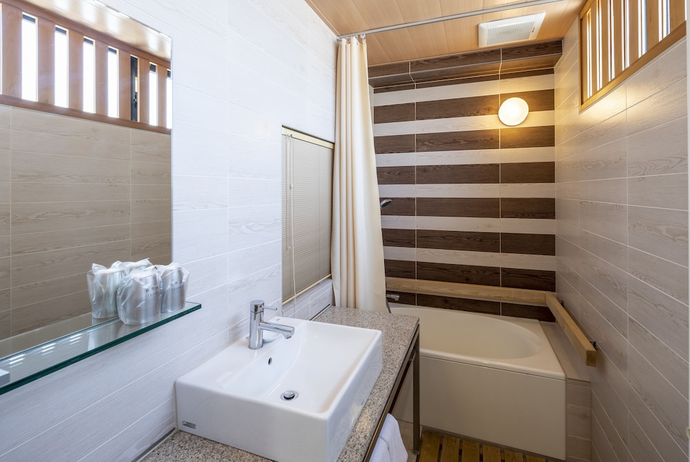 和洋室 禁煙 (26~31㎡) バスルーム2 | ホテル道後やや