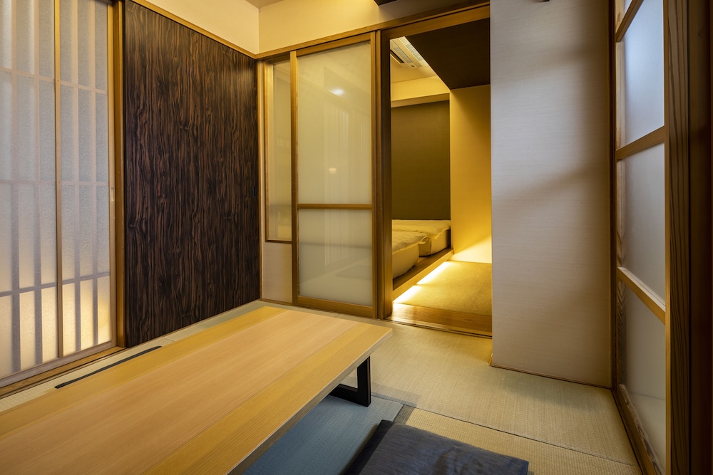 和洋室 禁煙 (26~31㎡) 客室内のダイニングエリア0 | ホテル道後やや