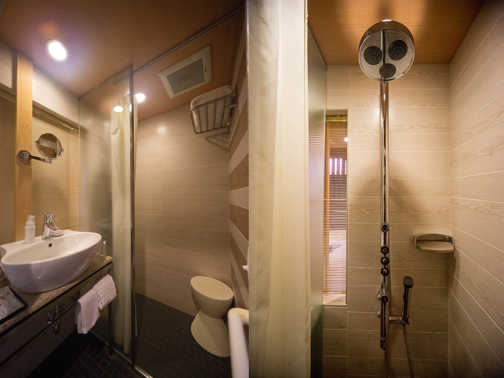 ダブルルーム ダブルベッド 1 台 (13㎡) バスルーム0 | ホテル道後やや