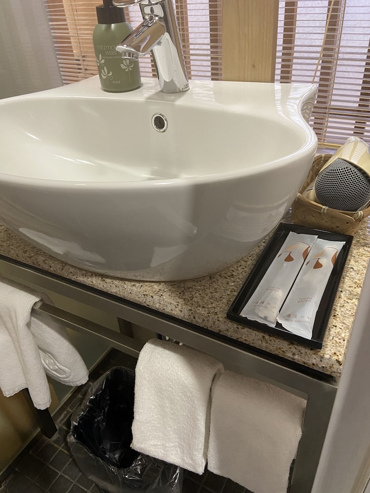 ダブルルーム ダブルベッド 1 台 (13㎡) バスルームの設備2 | ホテル道後やや