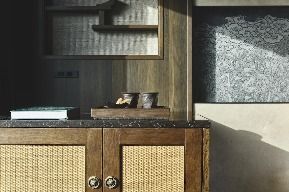 スーペリア ルーム キングベッド 1 台 客室の設備とサービス1 | ダーワ・悠洛 京都