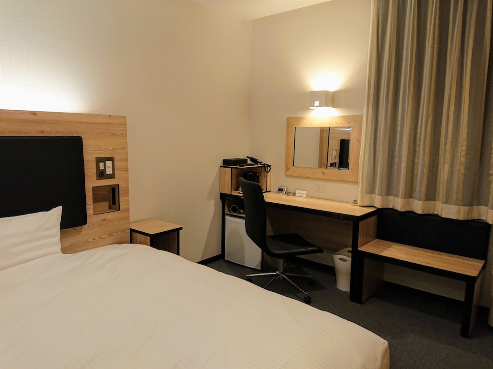 スタンダード ダブルルーム ダブルベッド 1 台 喫煙可 | グリーンリッチホテル久留米 天然温泉・有馬六ツ門の湯