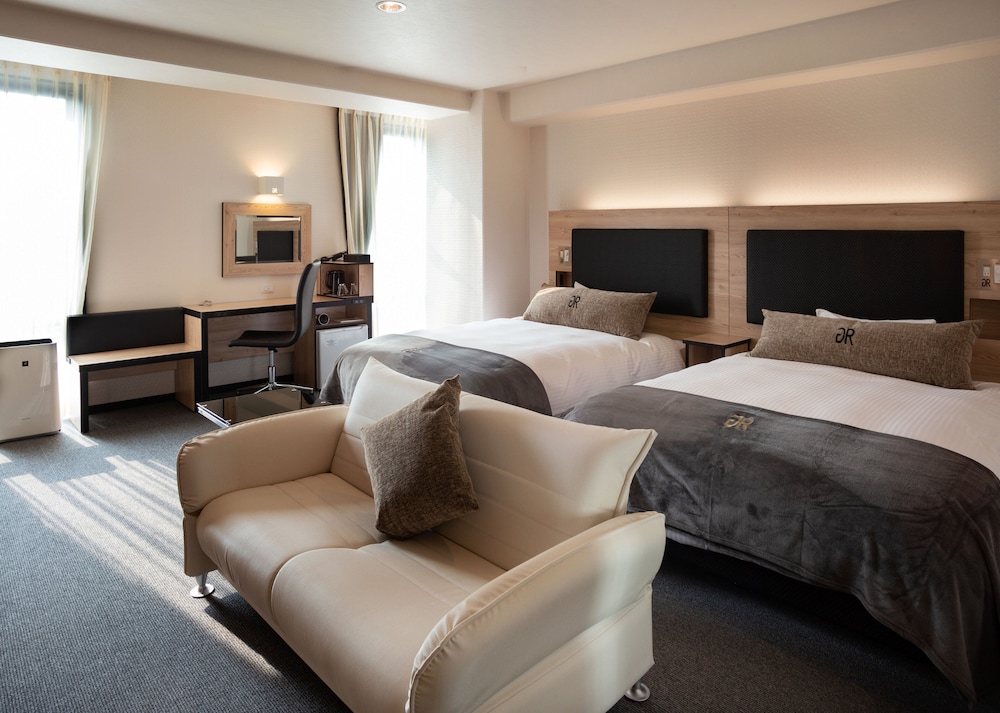 [喫煙可] フォース, 4ダブルベッド&1ソファベッド | グリーンリッチホテル久留米 天然温泉・有馬六ツ門の湯