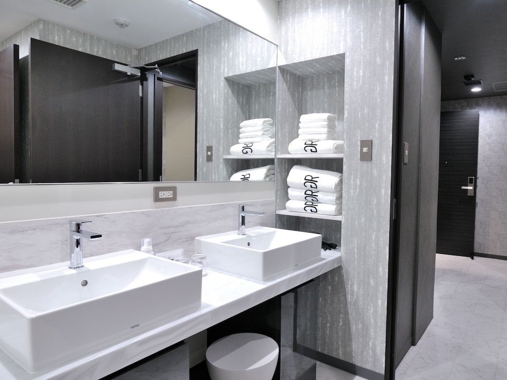 [禁煙] スイート 2ダブルベッド&5ソファベッド 客室2 | グリーンリッチホテル久留米 天然温泉・有馬六ツ門の湯