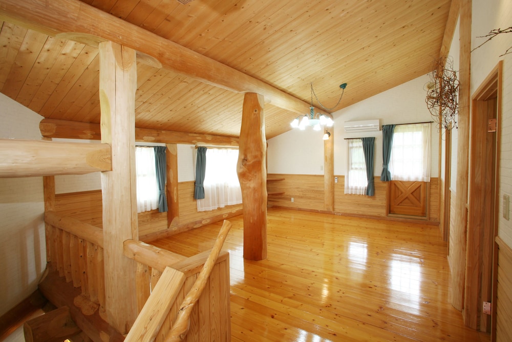 12名用ログハウス 客室2 | 黒川 森のコテージ