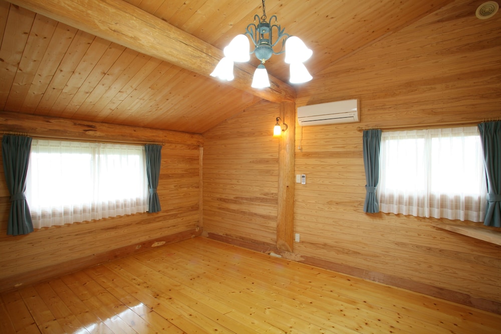 12名用ログハウス 客室1 | 黒川 森のコテージ