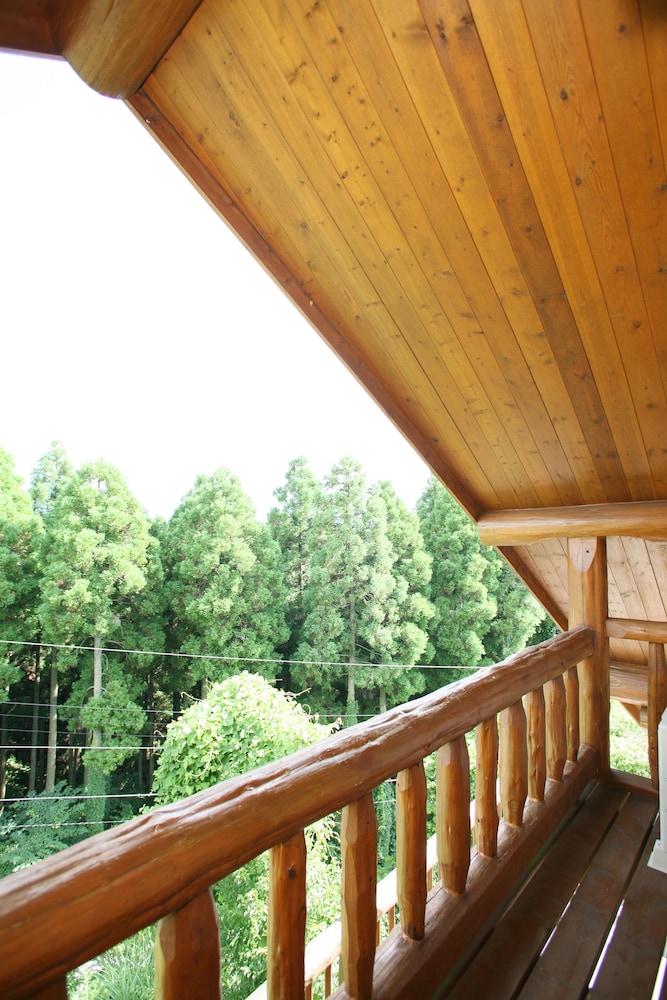 12名用ログハウス バルコニー0 | 黒川 森のコテージ