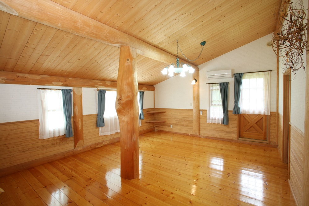 12名用ログハウス 客室4 | 黒川 森のコテージ