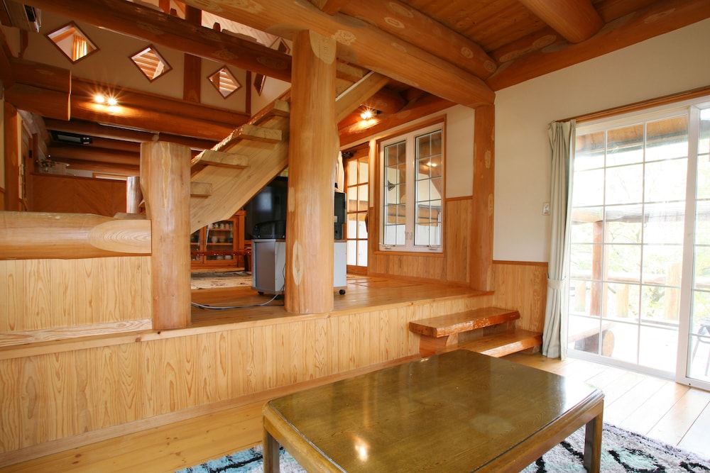 10名用ログハウス 客室8 | 黒川 森のコテージ