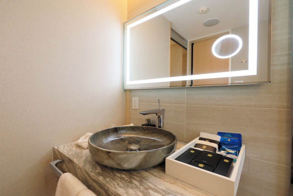 スタンダード ツインルーム バスルーム1 | ホテル祇園一琳