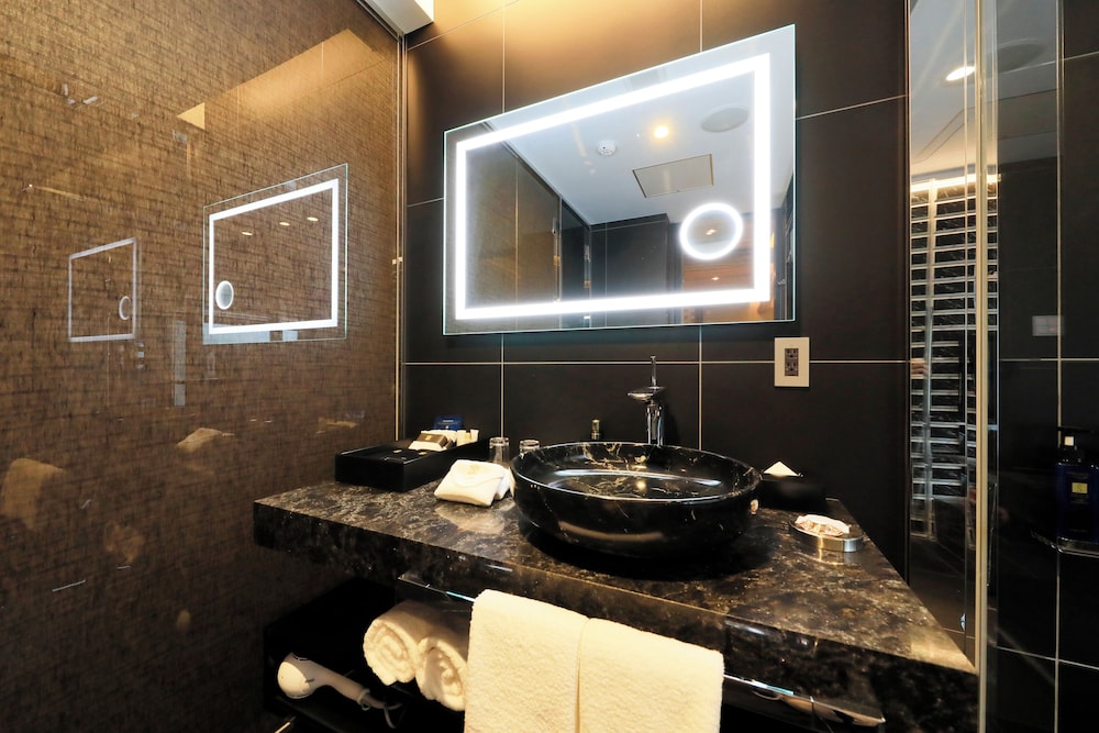 プレミアム　ツインルーム バスルーム0 | ホテル祇園一琳