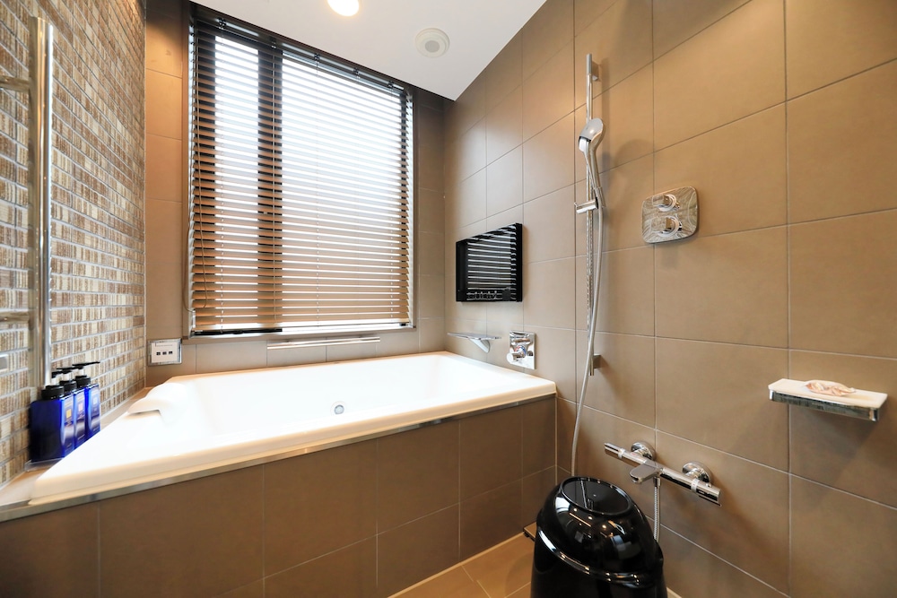 デラックス ダブルルーム バスルーム1 | ホテル祇園一琳