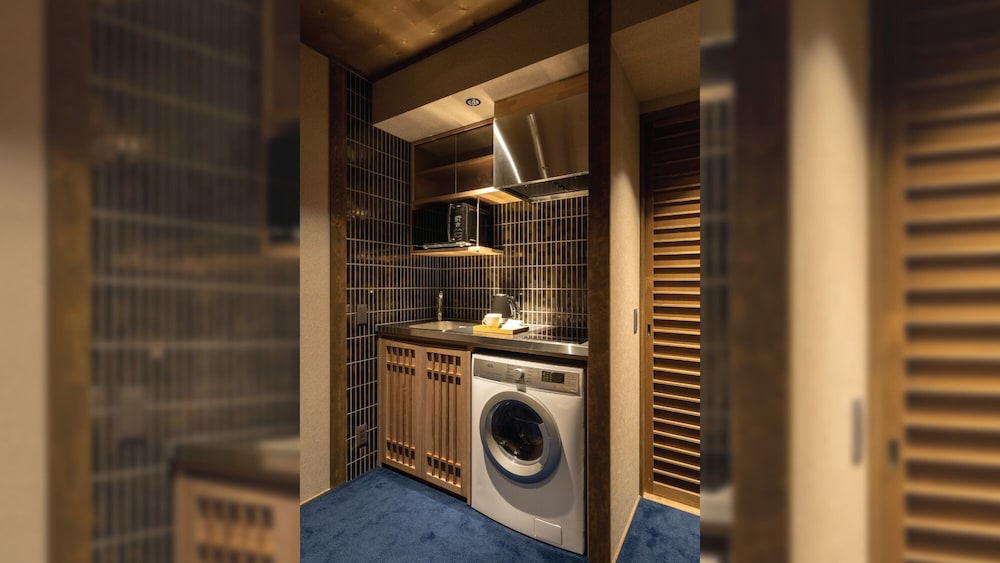 THE KAZAHAYA 坪庭スイート 専用キッチン0 | ザ 町屋 風早