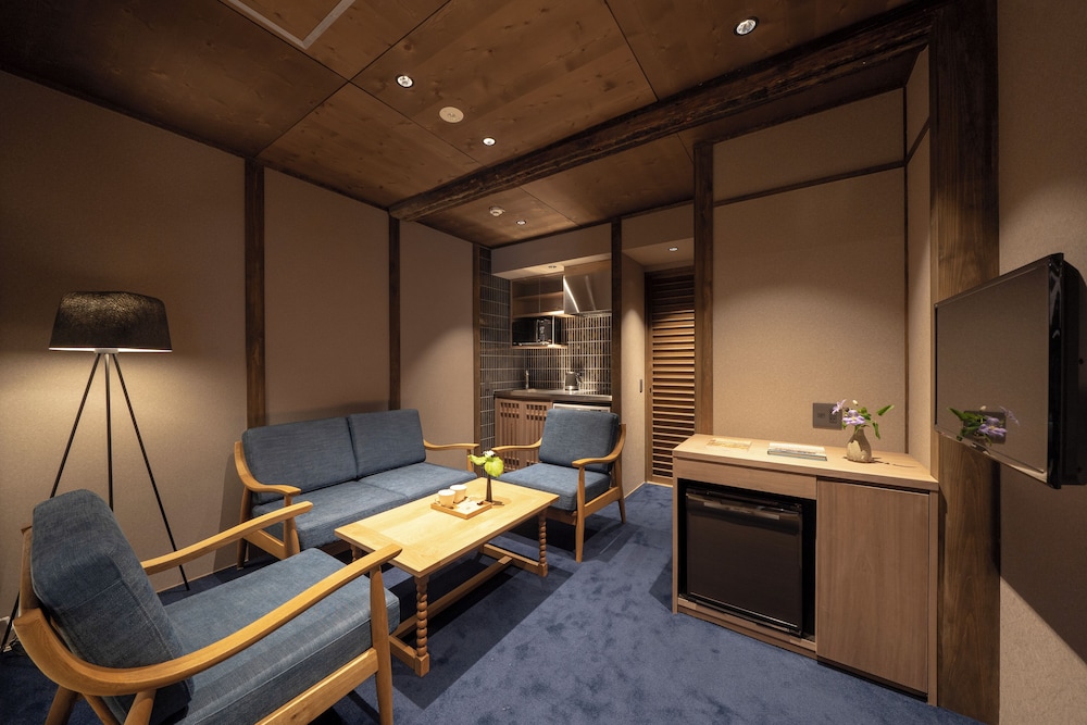 THE KAZAHAYA 坪庭スイート リビング エリア0 | ザ 町屋 風早