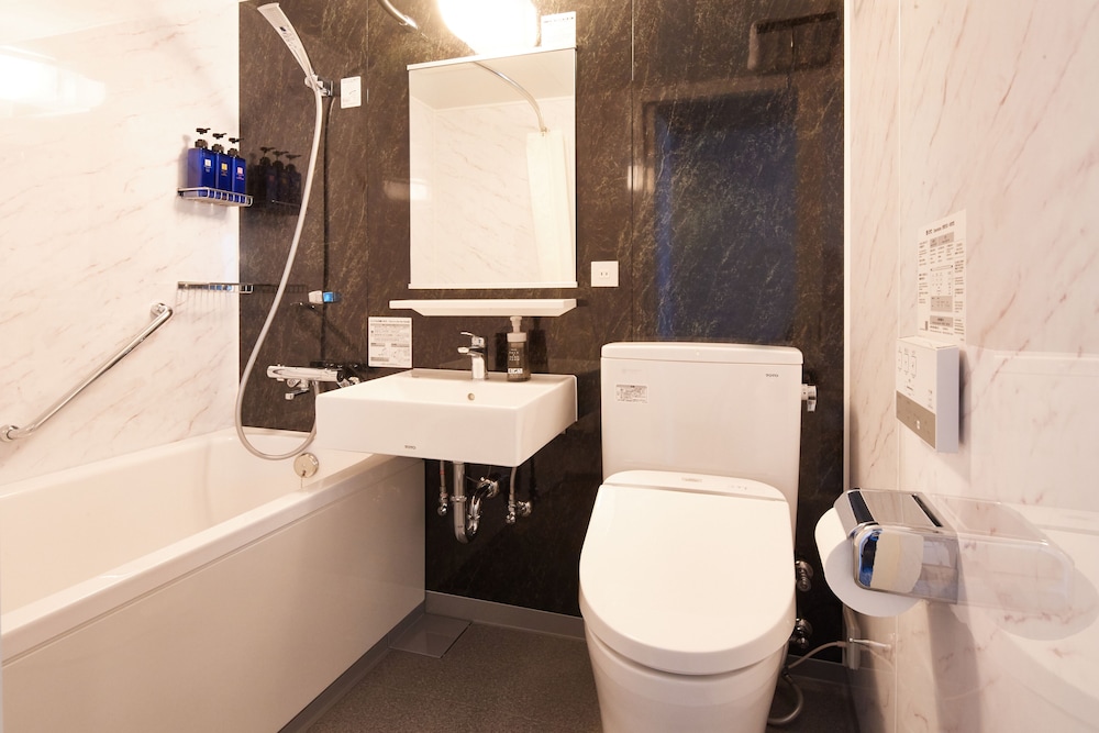 ダブルルーム 禁煙 バスルーム1 | アンドコンフィホテル熊本城ビュー