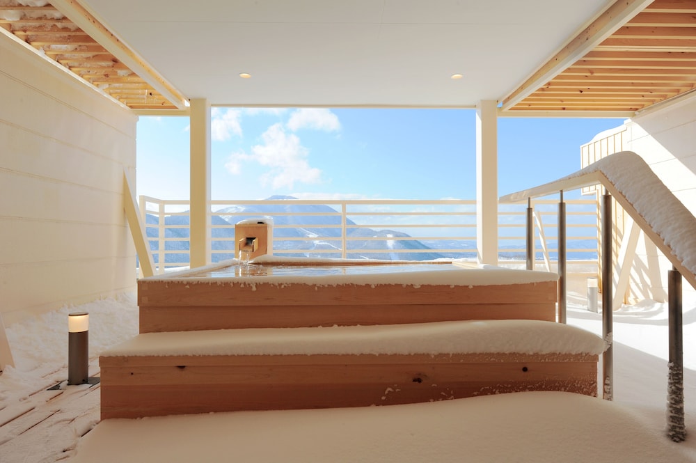 雲海スイート 専用スパ浴槽0 | T Hotel 竜王