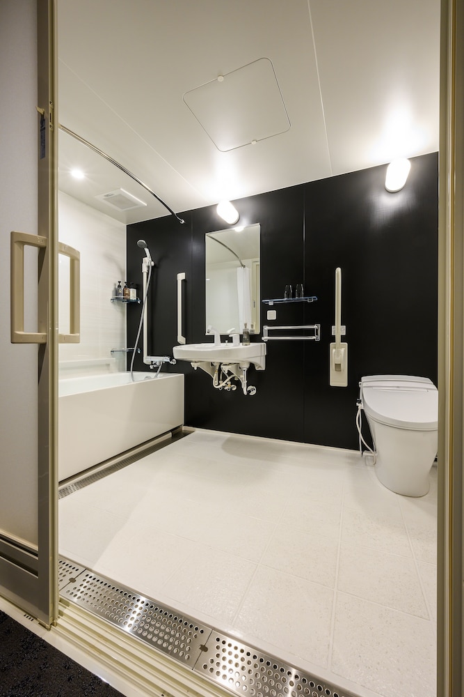 バリアフリールーム 禁煙 バスルーム2 | HOTEL WOOD 高山