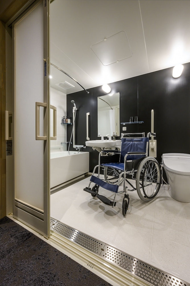 バリアフリールーム 禁煙 バスルーム1 | HOTEL WOOD 高山
