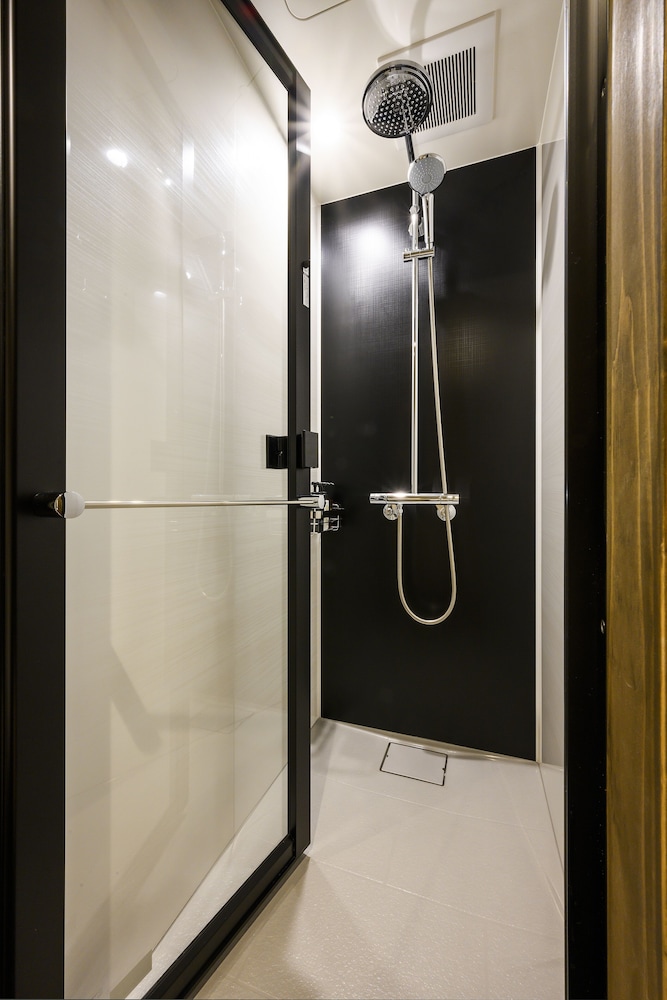 スーペリア トリプルルーム 禁煙 バスルーム0 | HOTEL WOOD 高山