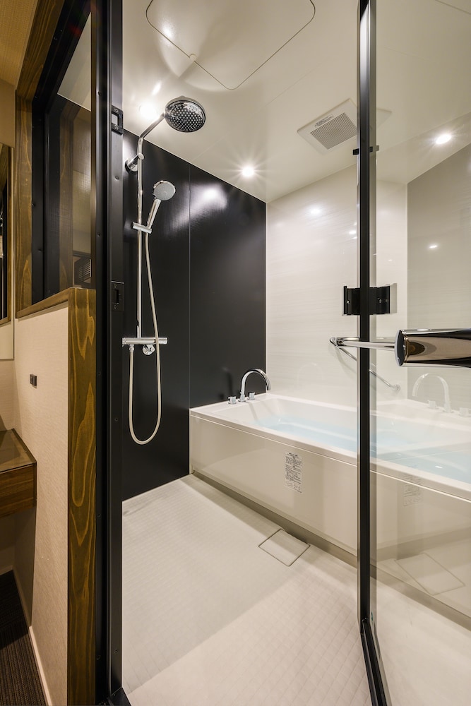 デラックス ルーム 禁煙 バスルーム1 | HOTEL WOOD 高山