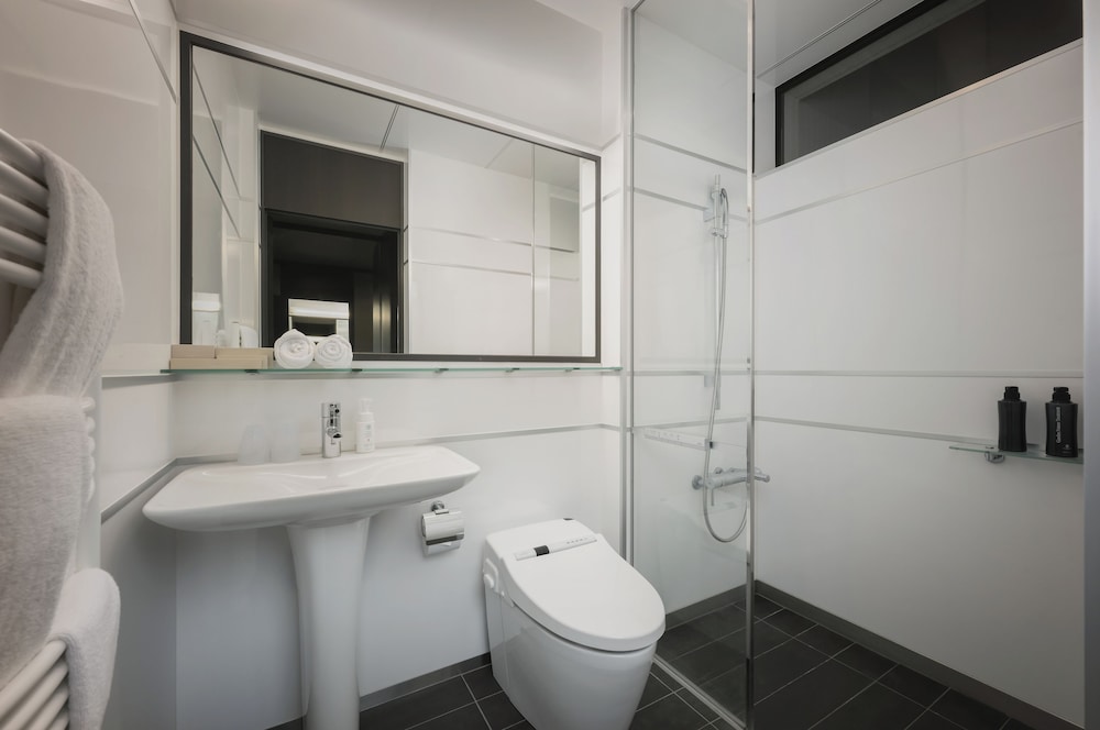 デラックス ルーム 3 ベッドルーム (Townhouse) バスルーム1 | ヒノデヒルズニセコビレッジ