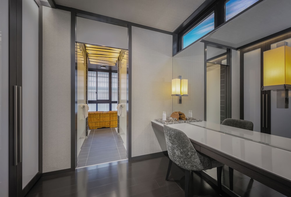 デラックス ルーム 3 ベッドルーム (Townhouse) バスルーム2 | ヒノデヒルズニセコビレッジ