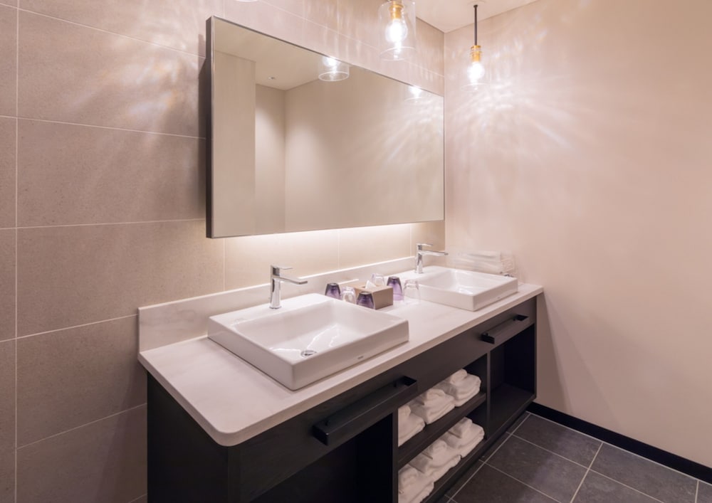 スペーシャスルーム ブライト 禁煙 (朝食付き) 客室1 | リーベルホテル大阪