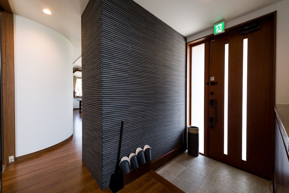 内部エントランス1 | E-horizon Resort 名護