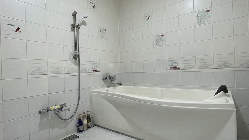 スタンダード ルーム 禁煙 バスルーム0 | ライカム ファミリー リゾート ホテル