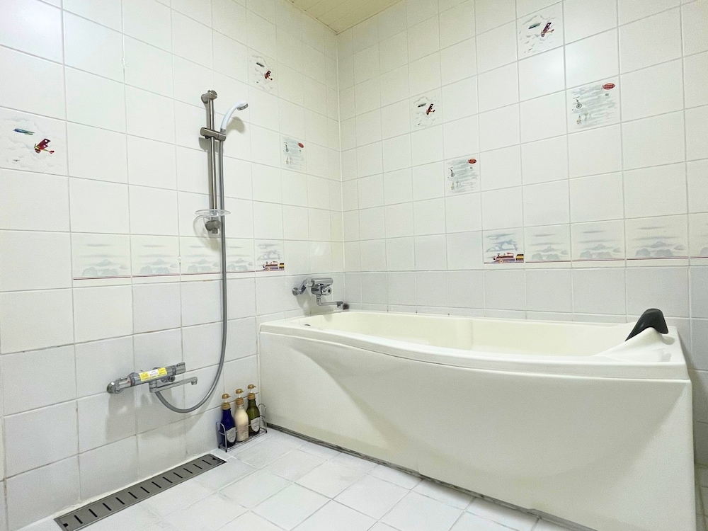 スタンダード ルーム 禁煙 バスルーム1 | ライカム ファミリー リゾート ホテル