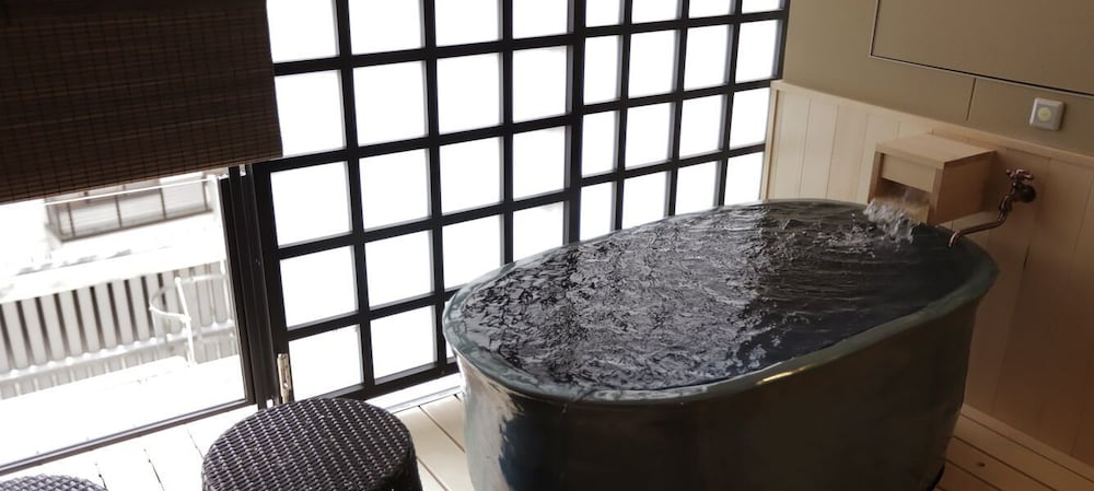 【露天風呂付】ダブル29平米〜33平米 ストリート ビュー0 | 月の宿 紗ら