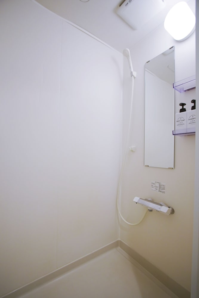 デラックス アパートメント (601) バスルームのシャワー0 | INOVE VILLA OSAKA