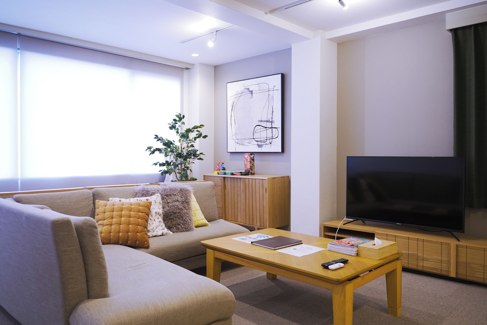 デラックス アパートメント (501) リビングルーム2 | INOVE VILLA OSAKA