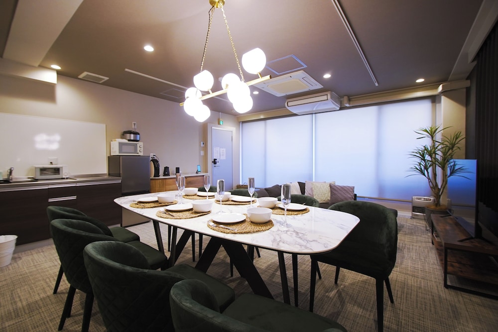 デラックス アパートメント (601) ダイニングルーム4 | INOVE VILLA OSAKA