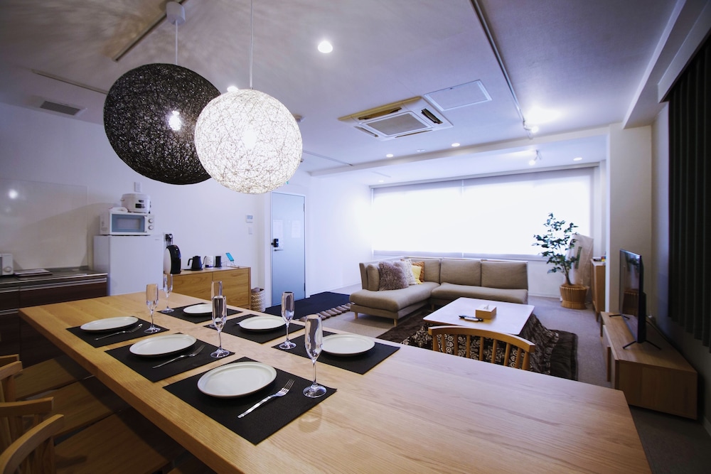 デラックス アパートメント (501) ダイニングルーム3 | INOVE VILLA OSAKA