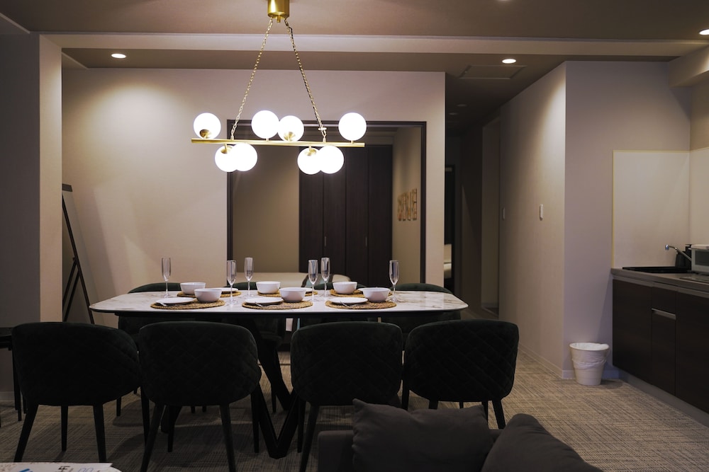 デラックス アパートメント (601) ダイニングルーム7 | INOVE VILLA OSAKA