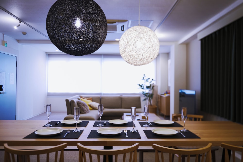 デラックス アパートメント (501) ダイニングルーム1 | INOVE VILLA OSAKA
