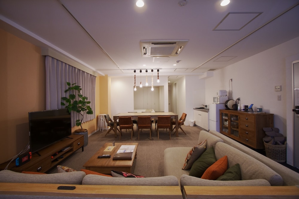 デラックス アパートメント (401) リビング エリア3 | INOVE VILLA OSAKA