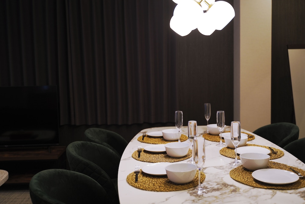 デラックス アパートメント (601) ダイニングルーム2 | INOVE VILLA OSAKA