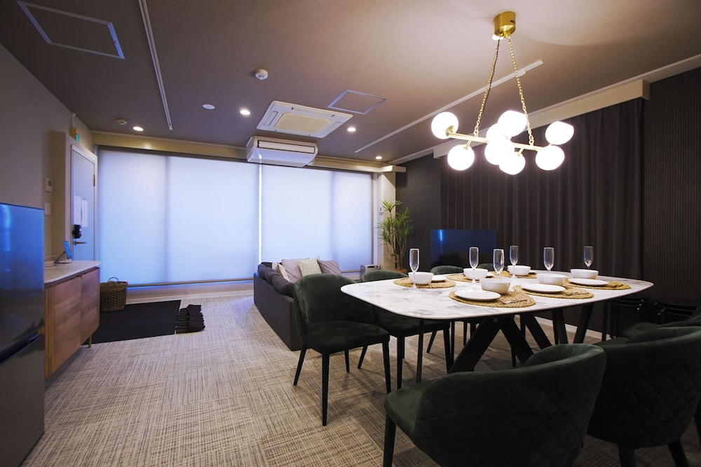デラックス アパートメント (601) ダイニングルーム11 | INOVE VILLA OSAKA